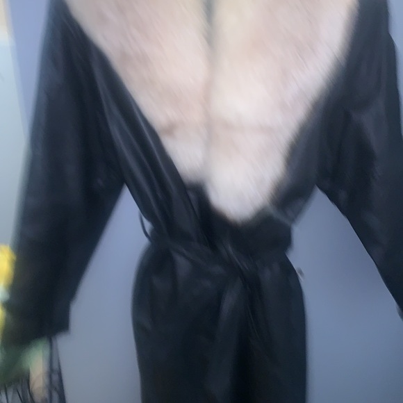 Women’s Leather and Fox Fur coat - Picture 9 of 10